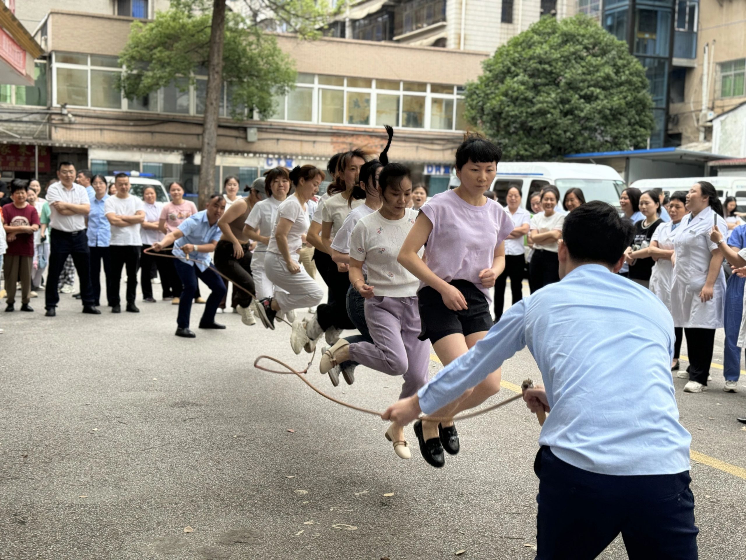 凝心聚力 团结拼搏——爱尔眼科湘潭地区2024年职工集体跳绳比赛圆满举行！插图(3)